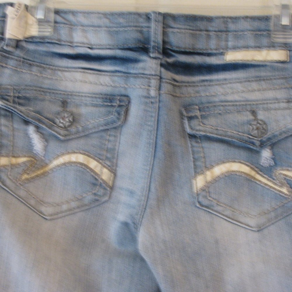 Vanilla Star Jeans Size 9 NWT $39.50 Distressed Ripped Light Wash Belt Included - Picture 5 of 6